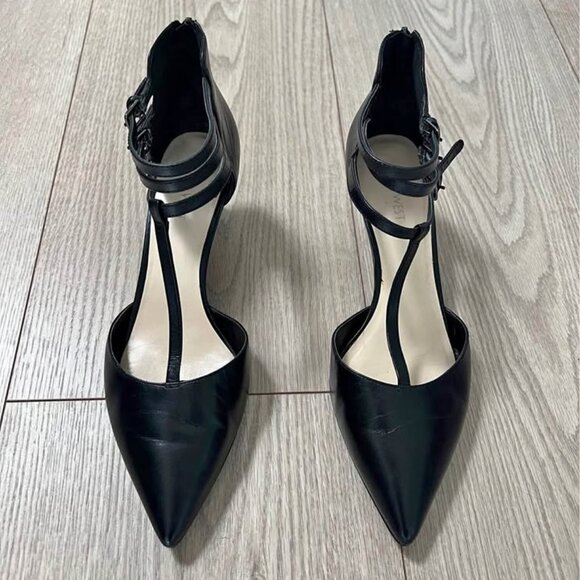 This is a pair of black pointed-toe stiletto heels. - Picture 1 of 3